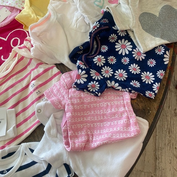 BABY GIRL onesies💗CRAZY DEAL 0-3 mos shirt sleeve, long sleeve and sleeveless! - Picture 7 of 14